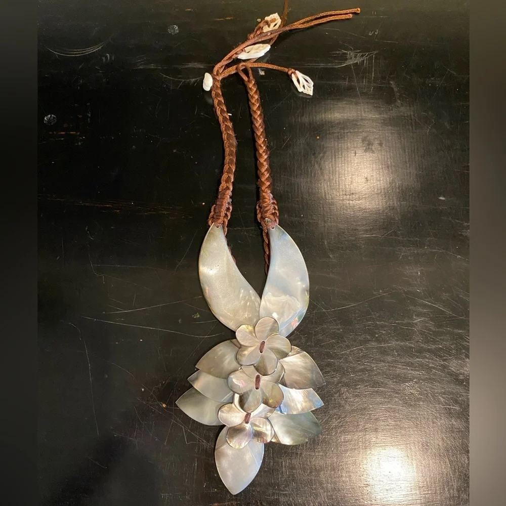 Tahitian Handmade Necklace, Beautiful shells designed necklace.. - Picture 1 of 5